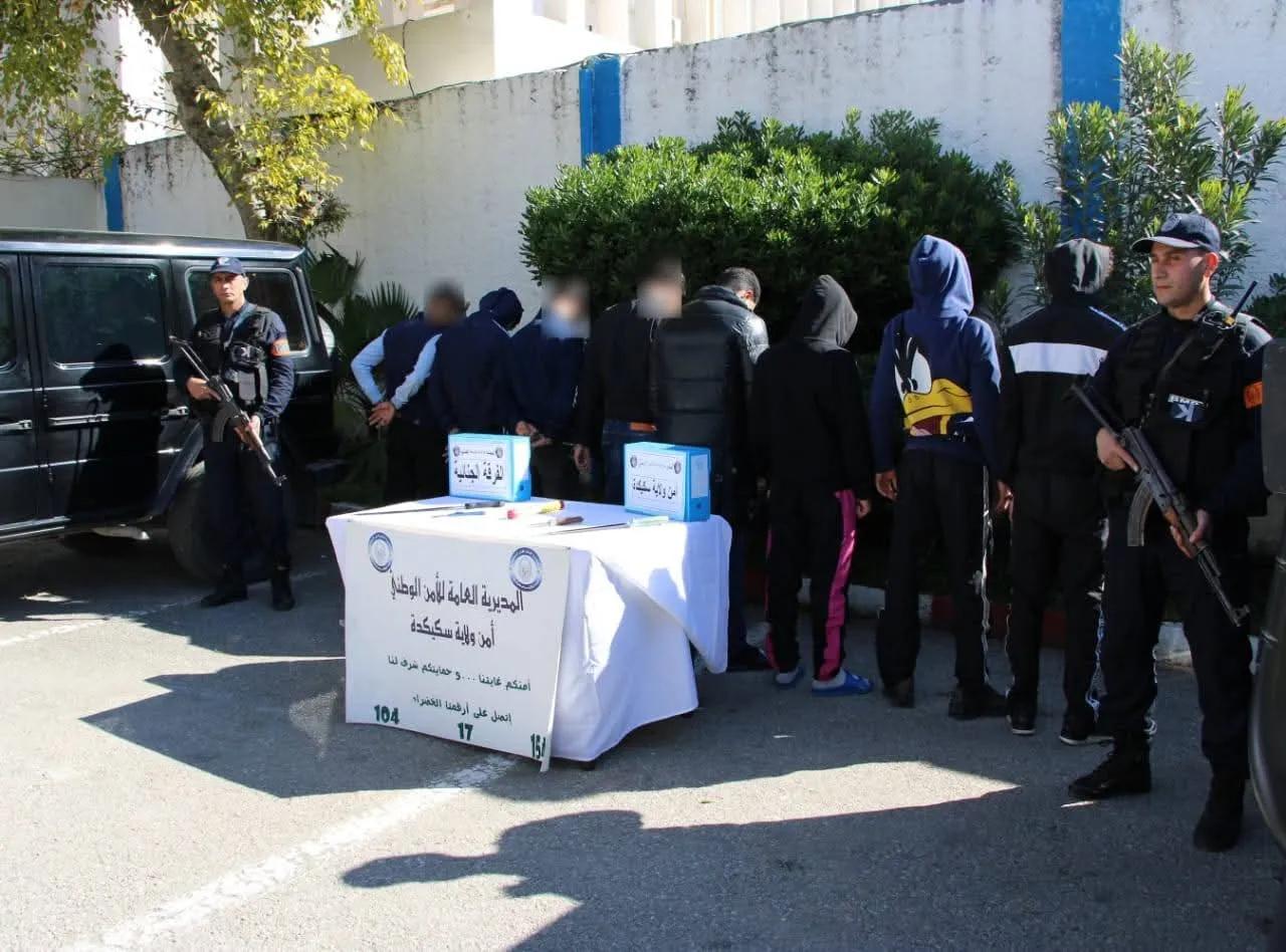 شرطة سكيكدة تضع حدا لنشاط عصابة أحياء متكونة من 08 أشخاص  