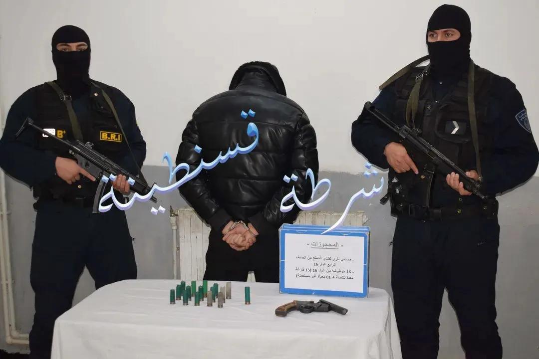 توقيف شخص وضبط سلاح ناري من الصنف الرابع  وذخيرة حية من الصنف الخامس دون رخصة بقسنطينة