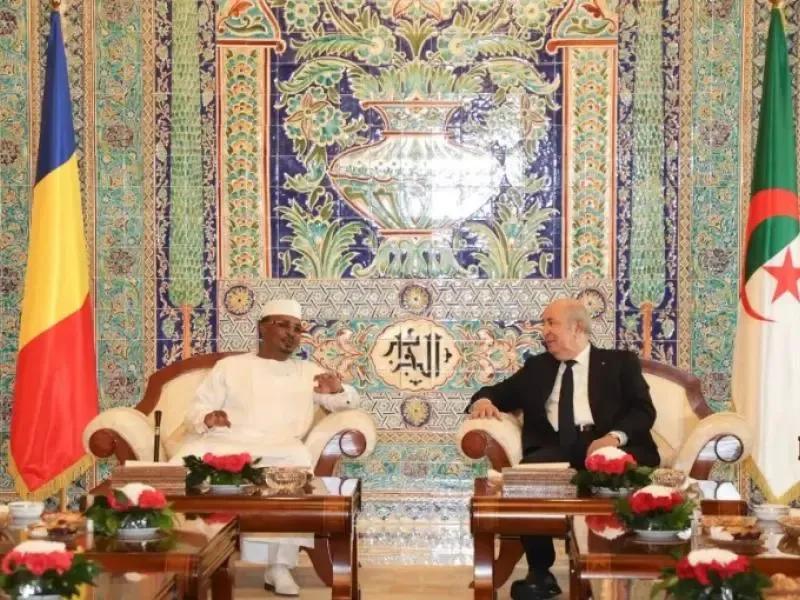 رئيس الجمهورية يجري محادثات ثنائية مع نظيره التشادي بالقاعة الشرفية لمطار الجزائر الدولي