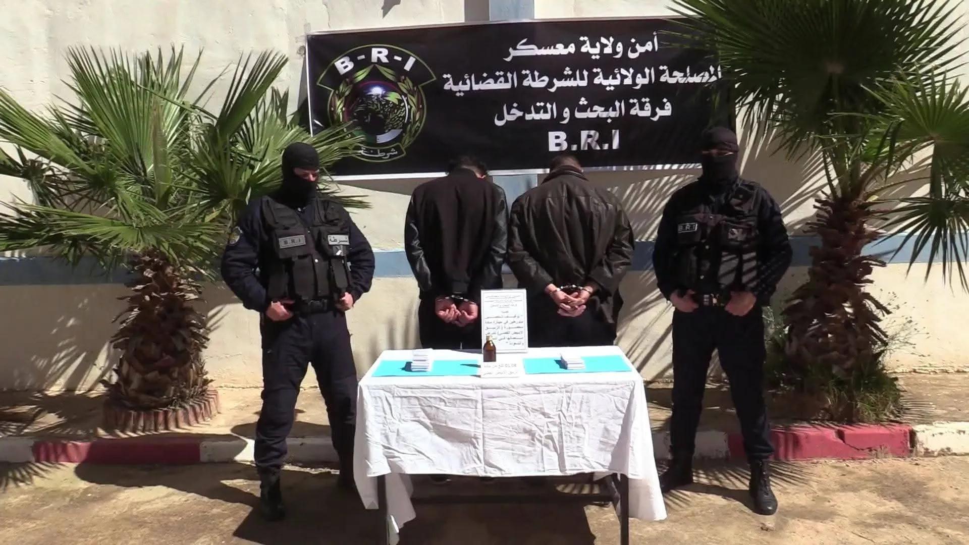 توقف شخصان متورطان في حيازة مادة الزئبق الأبيض تستخدم في السحر و الشعودة بمعسكر
