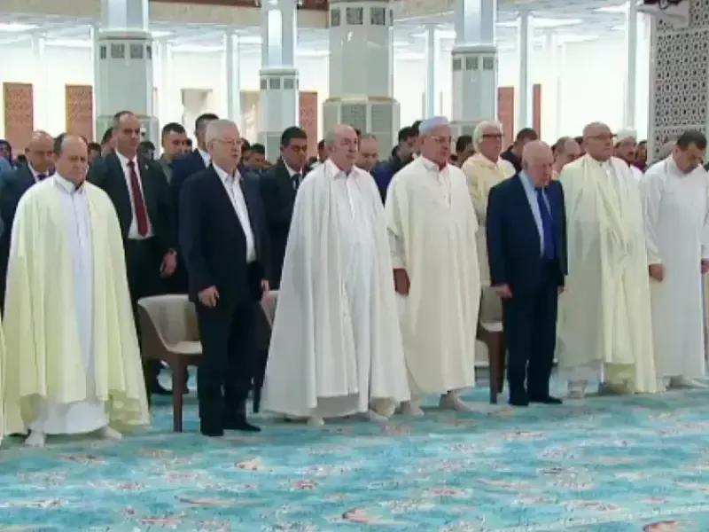 رئيس الجمهورية يؤدي صلاة عيد الأضحى المبارك بجامع الجزائر
