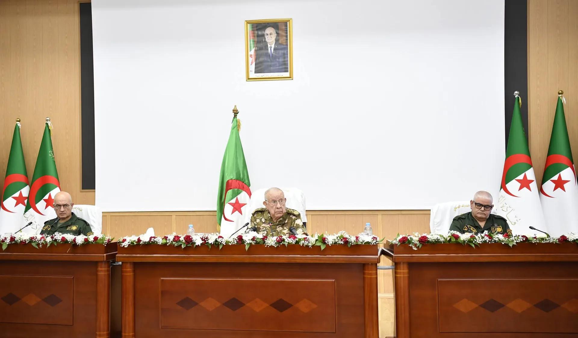 الفريق أول شنڨريحة يشرف على تنصيب اللواء علي سيدان قائدا جديدا للدرك الوطني