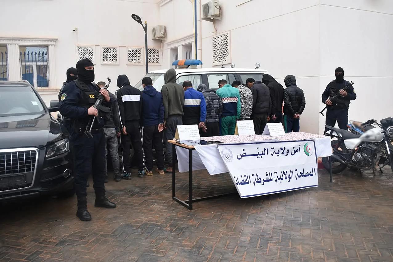 توقيف 11 شخصا وضبط اكثر من 200 الف كبسولة من المؤترات العقلية بالبيض