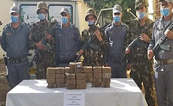 حجز 61 كلغ و590 غ من الكيف المعالج وتوقيف شخصين بشلف