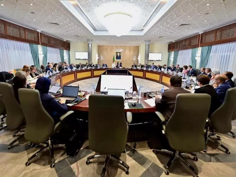 اجتماع الحكومة: دراسة إنشاء الوكالة الوطنية للفعالية الطاقوية ومعايير المنتجات المستخدمة في الأشغال العمومية