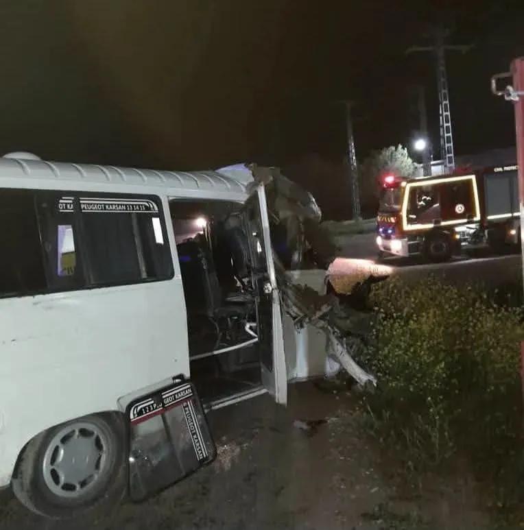 وفاة شخص وإصابة طفل أثر اصطدام قطار بحافلة صغيرة بسطيف