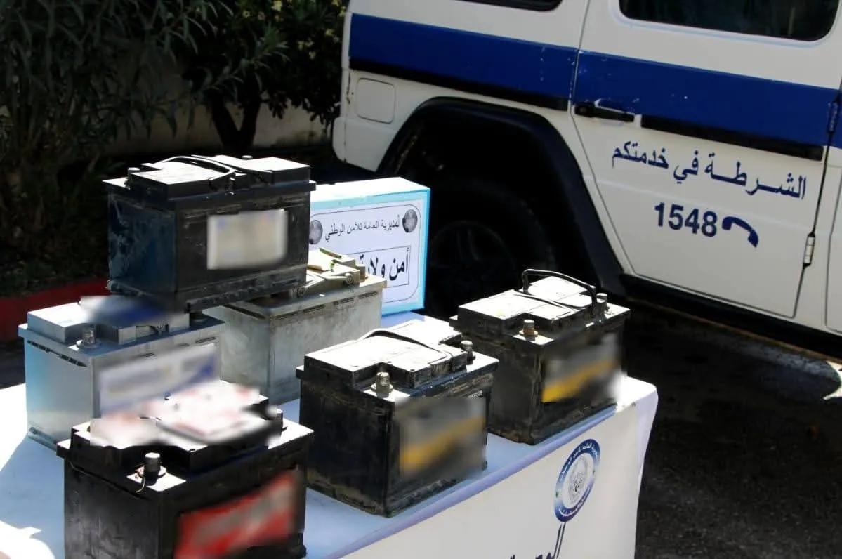 توقيف 3 أشخاص مشتبه فيهم في قضية سرقة بطاريات خاصة بحافلات ومركبات بسكيكدة