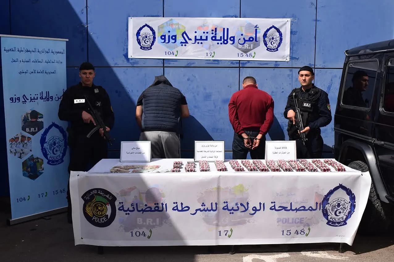 توقيف شخصين وحجز 3703 كبسولة من المؤثرات العقلية بتيزي وزو