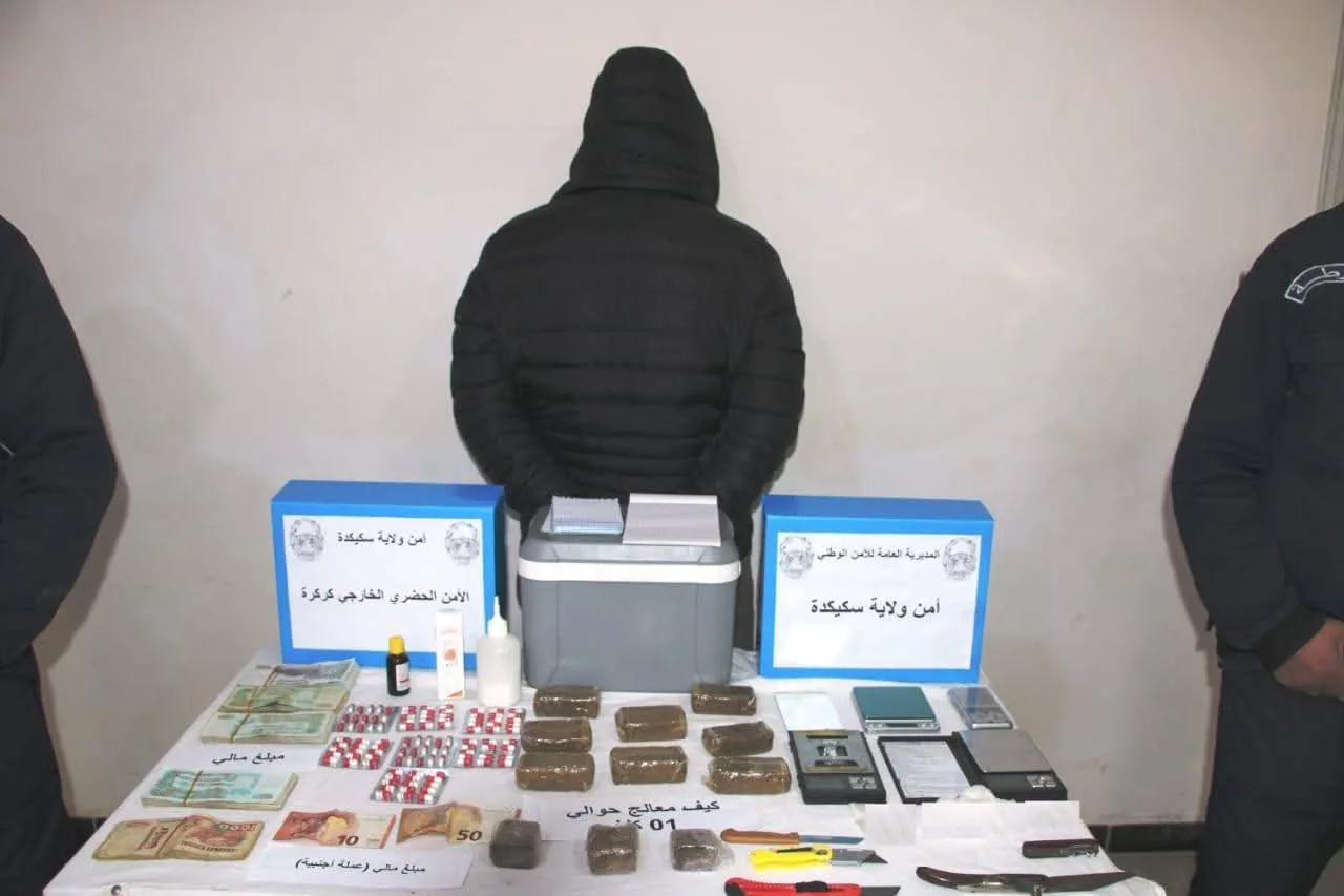 توقيف شخص و ضبط ما يقارب 01 كلغ من الكيف المعالج وأكثر 100 كبسولة من المؤثرات العقلية بسكيكدة