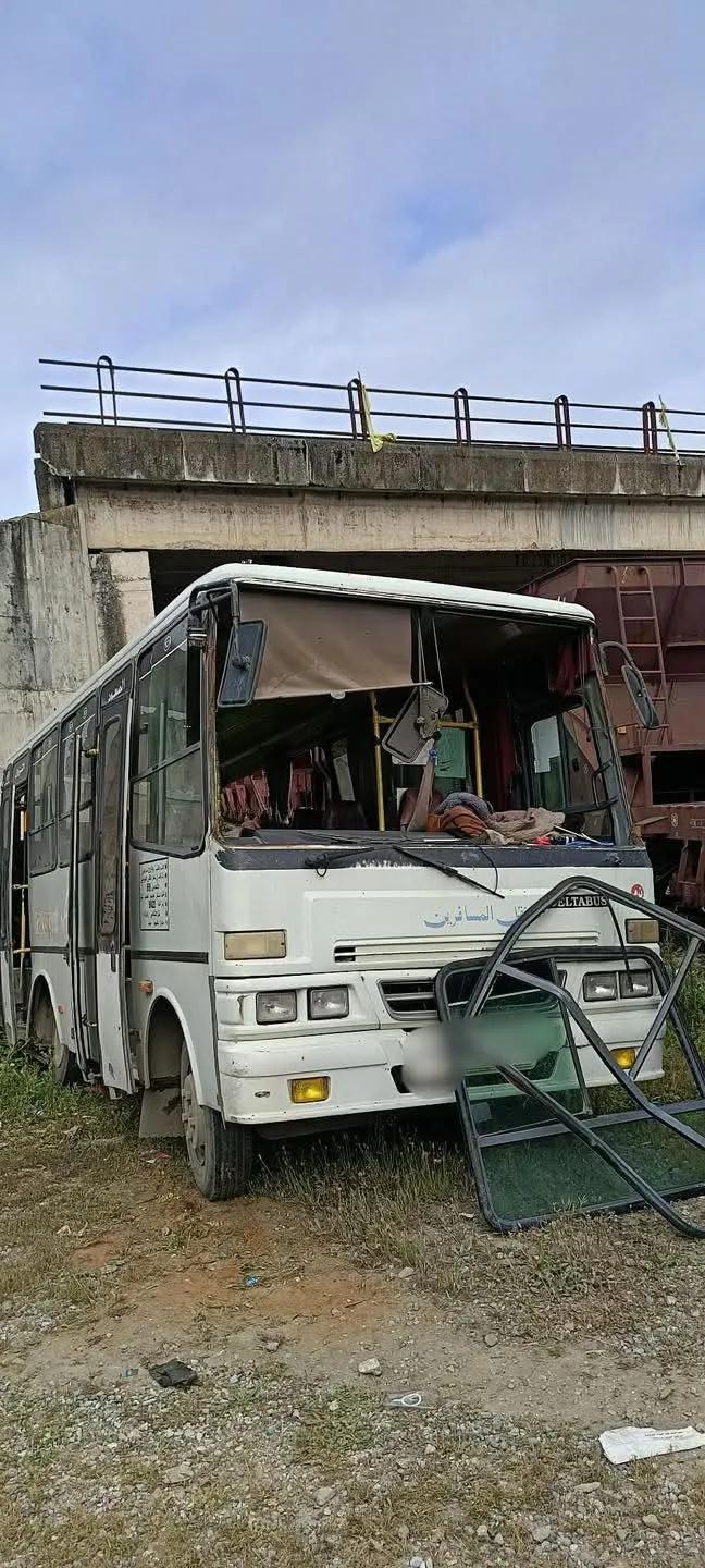 إصابة 23 طفل أثر اصطدام قطار لنقل البضائع مع حافلة النقل المدرسي بجيجل