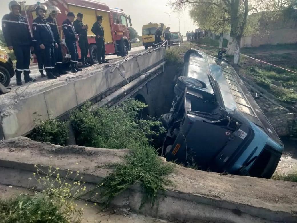 37 مصاب في حادث انحراف وانقلاب حافلة لنقل المسافرين بسطيف
