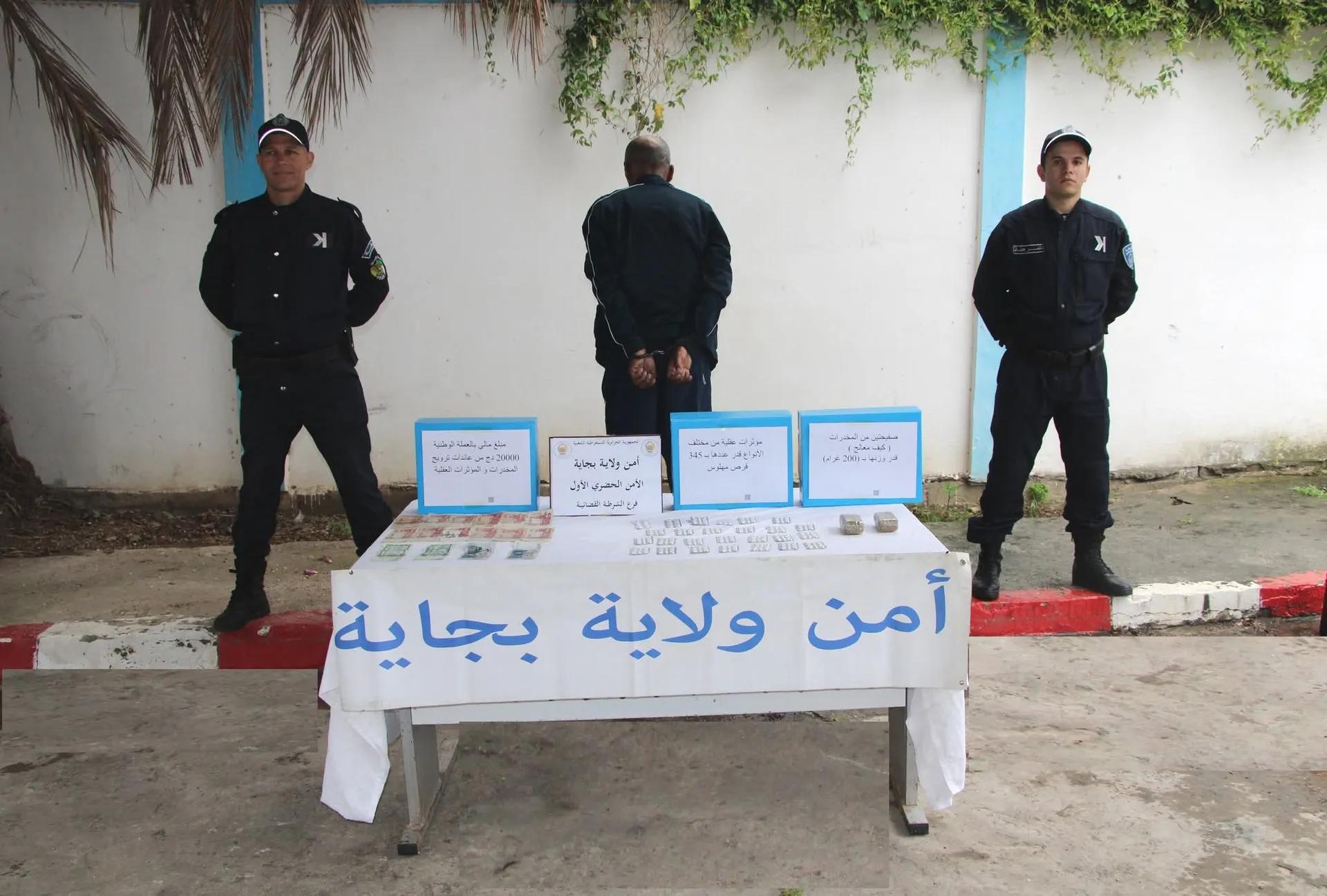 توقيف شخص و حجز 200 غ من المخدرات و 345 قرص من المؤثرات العقلية ببجاية
