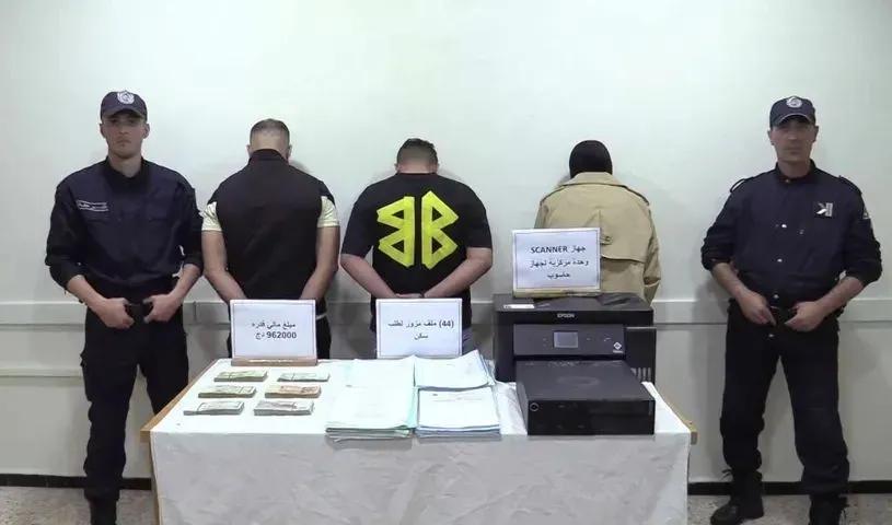الاطاحة بجماعة إجرامية على خلفية تزوير (44) ملف خاص بطلبات سكن بالعاصمة