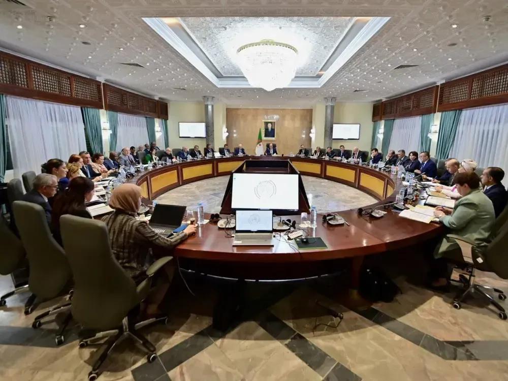 اجتماع الحكومة: دراسة نظام وطني للمساعدة على اتخاذ القرار ومتابعة خط السكة الحديدية المنجمية الشرقية