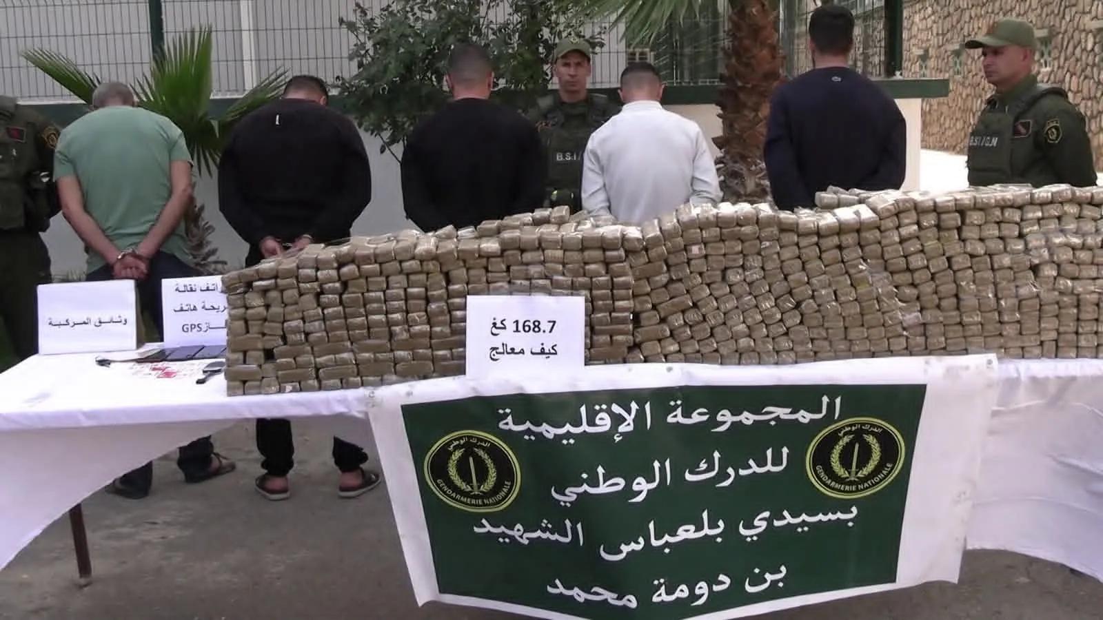 توقيف(5) أشخاص وحجز أكثر من 1 قنطار و 68 كغ من الكيف المعالج ببلعباس