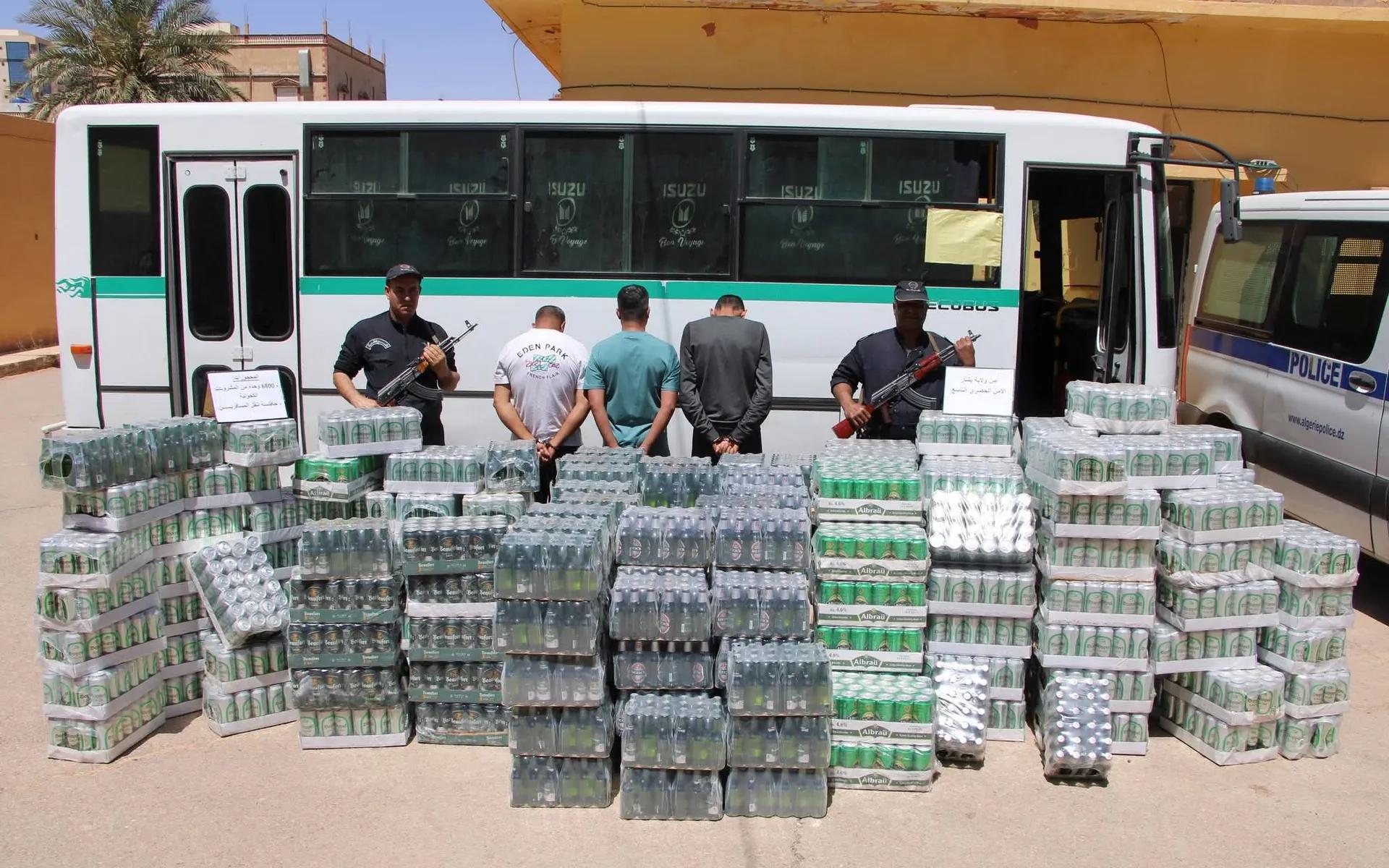 حجز 6800 وحدة من المشروبات الكحولية من مختلف الأنواع، مع توقيف حافلة للنقل الحضري للمسافرين ببشار