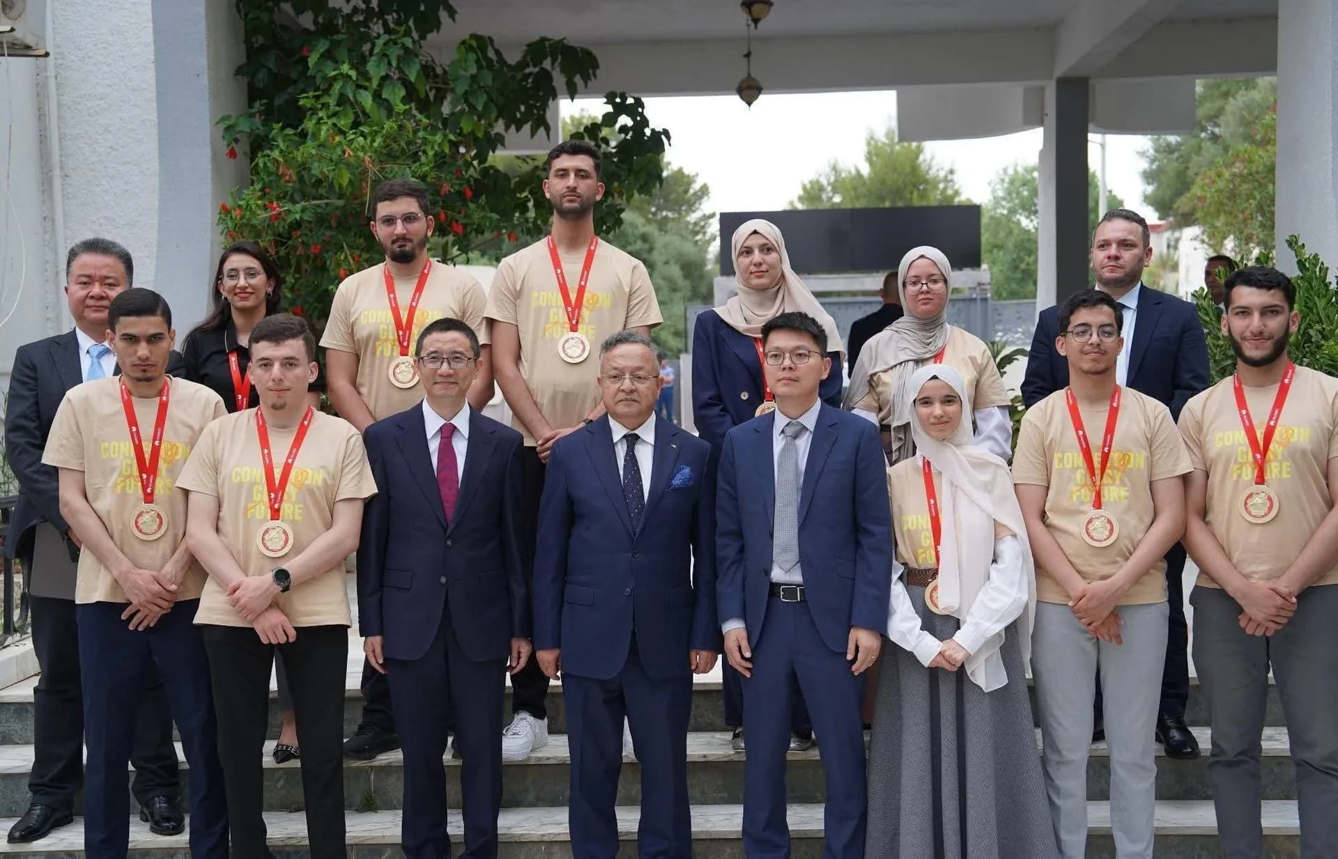 كمال بداري يكرّم أبطال الجزائر المتوجين بثلاث جوائز كبرى في نهائيات "Huawei ICT Competition"
