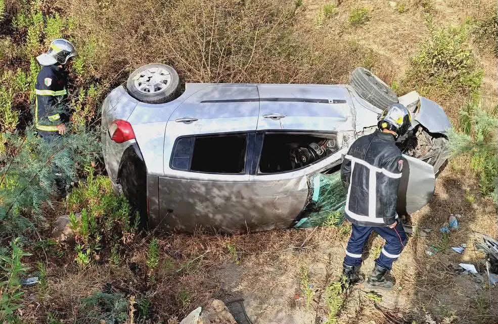 إصابة 05 أشخاص في حادث انحراف وانقلاب سيارة بجيجل