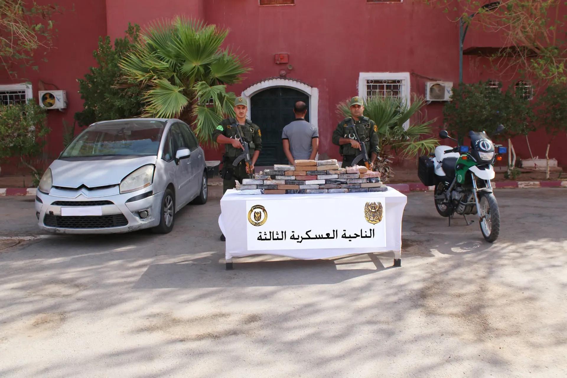 توقيف 5 تجار مخدرات وضبط اكثر من 45 كلغ من الكوكايين بإقليم الناحية العسكرية الثالثة .