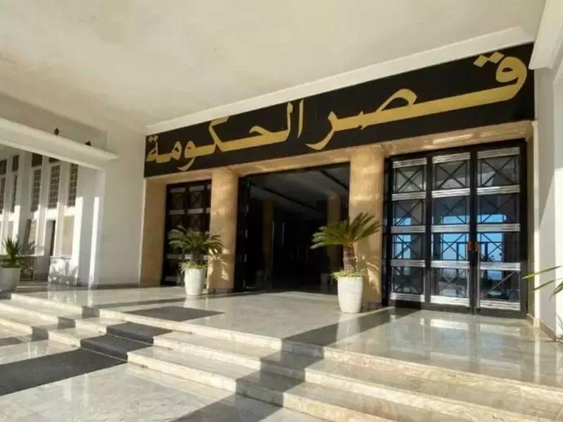 تنفيذا لتعليمات رئيس الجمهورية الوزير الأول يشرف على تنصيب اللجنة الدائمة لمتابعة ومعالجة طلبات الاستيراد